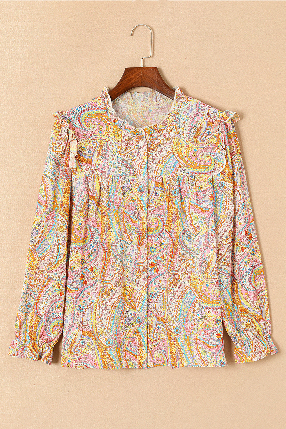 Camisa boho con ribete con volantes y estampado de paisley amarillo