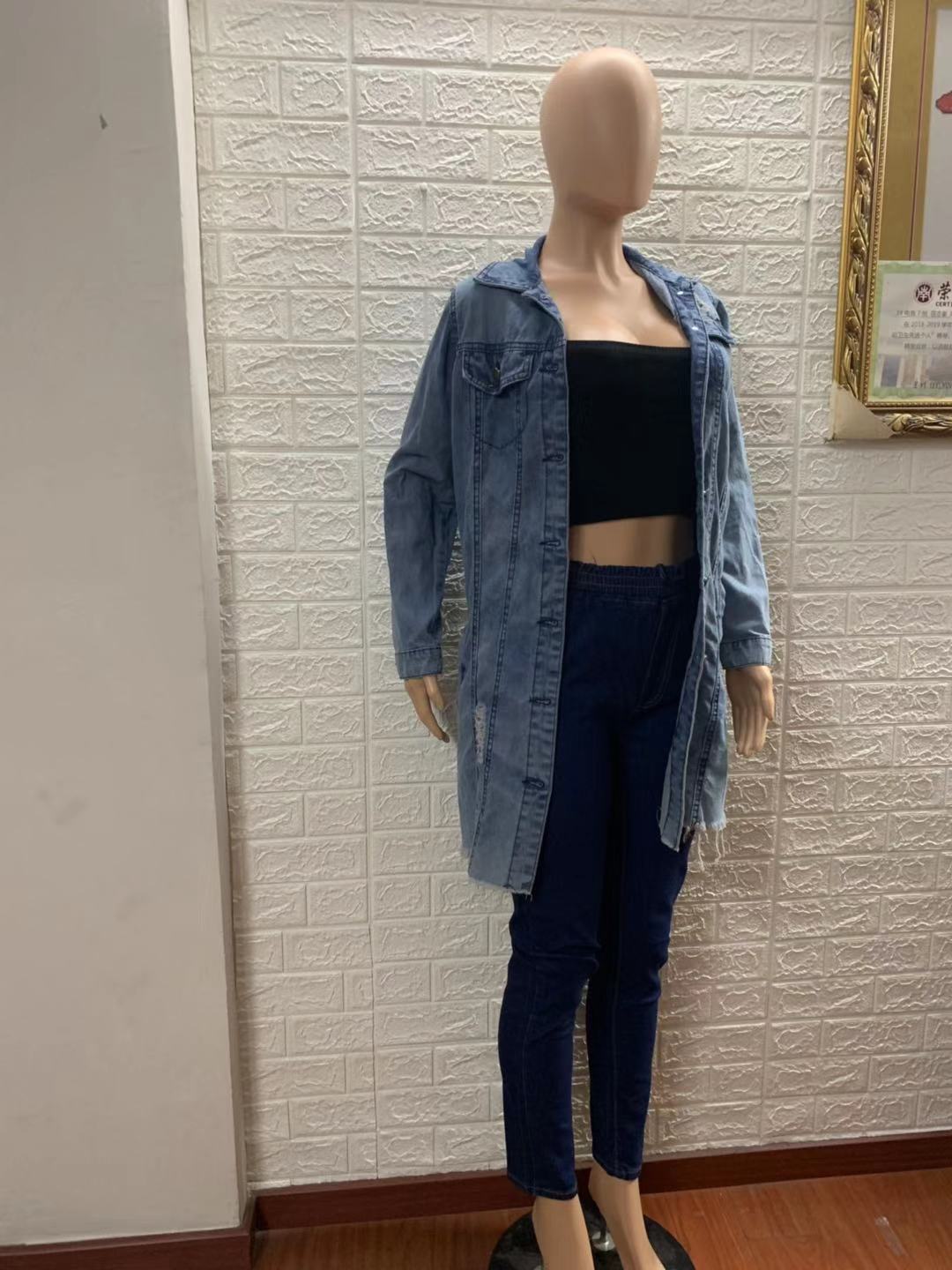 Chaqueta vaquera slim con rotos para mujer