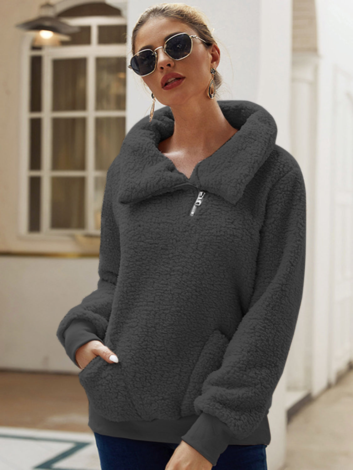 Sudadera con cuello y detalle de cremallera