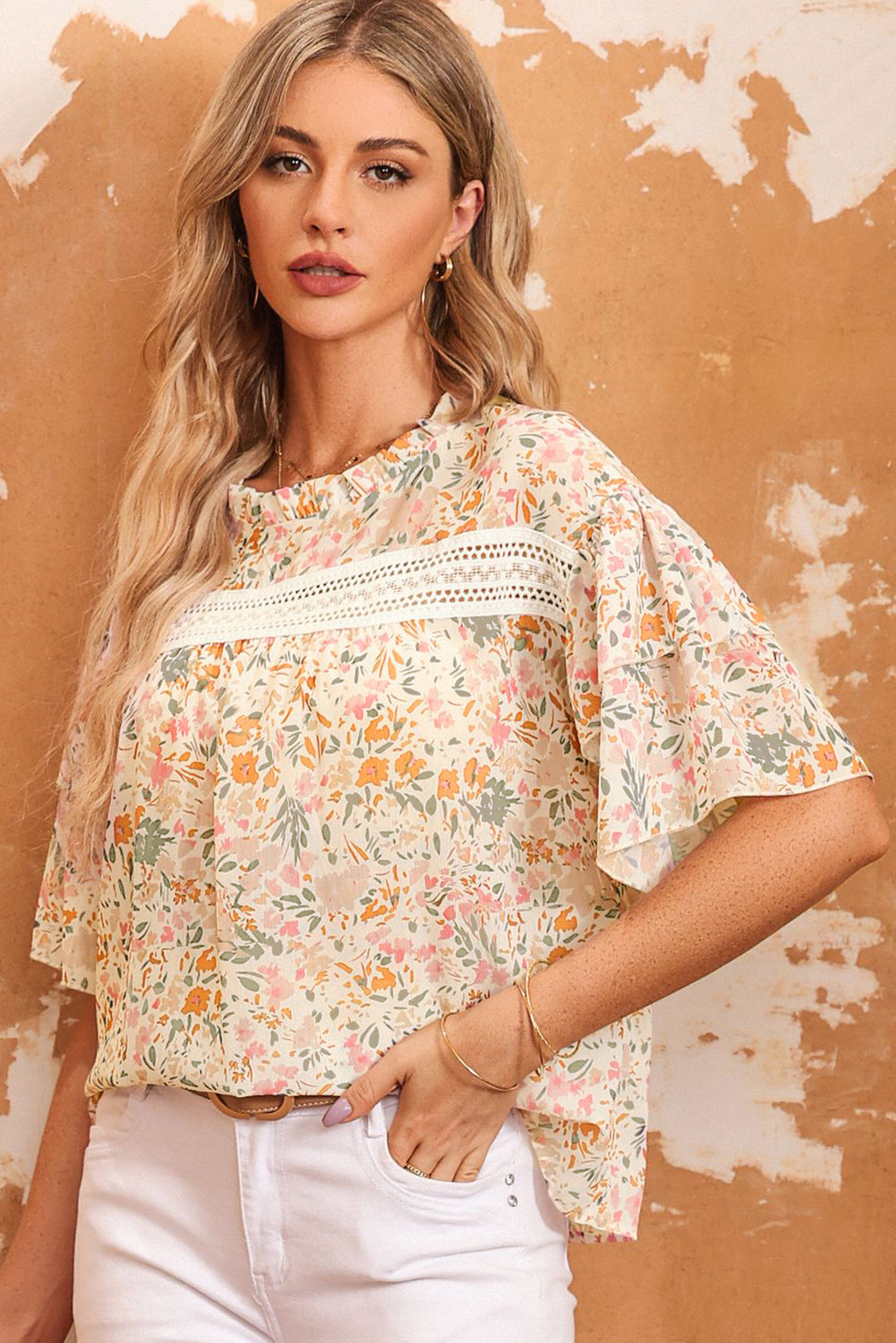 Blusa con mangas anchas y volantes con estampado floral multicolor