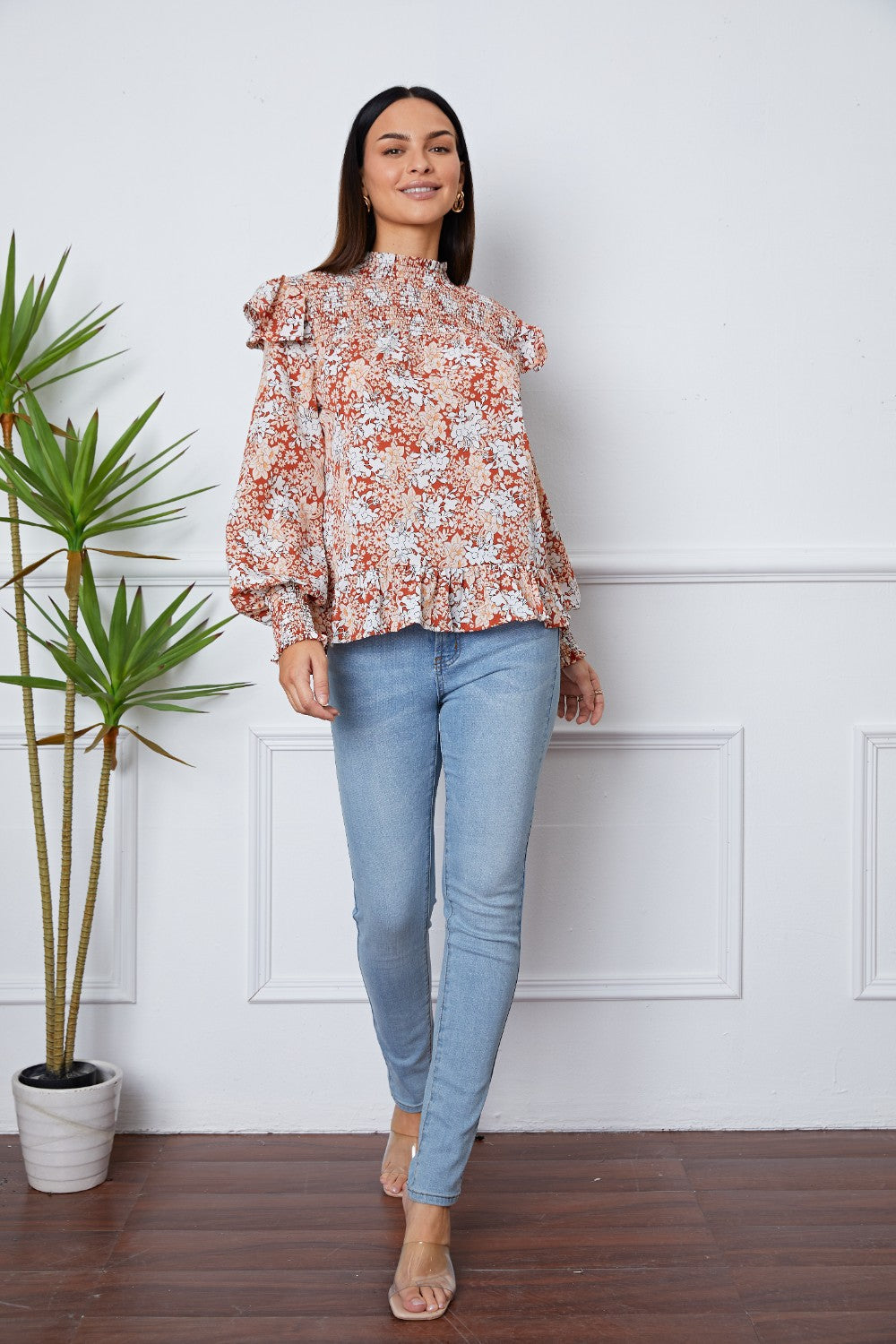 Blusa con volantes y mangas farol fruncidas con estampado floral