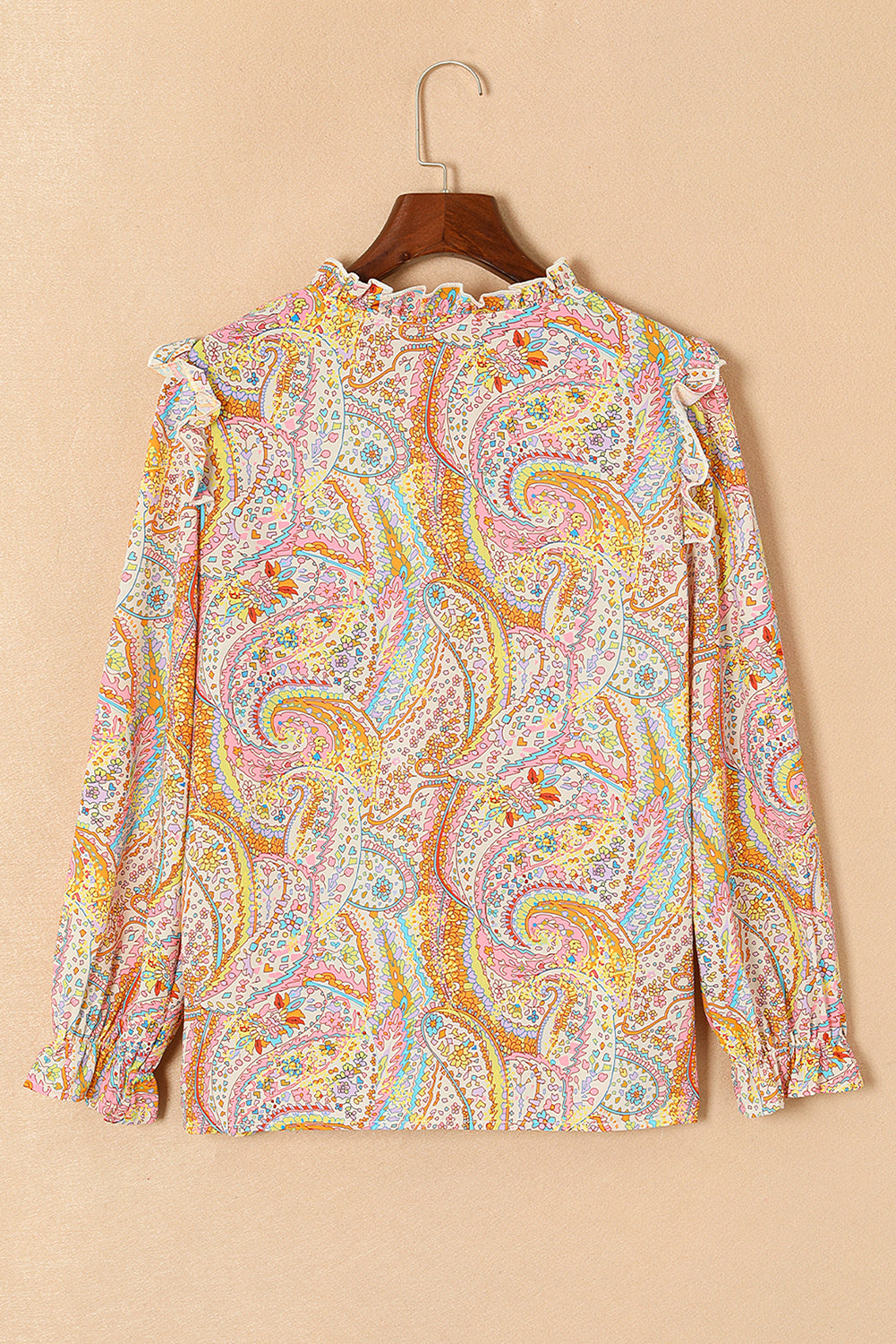 Camisa boho con ribete con volantes y estampado de paisley amarillo