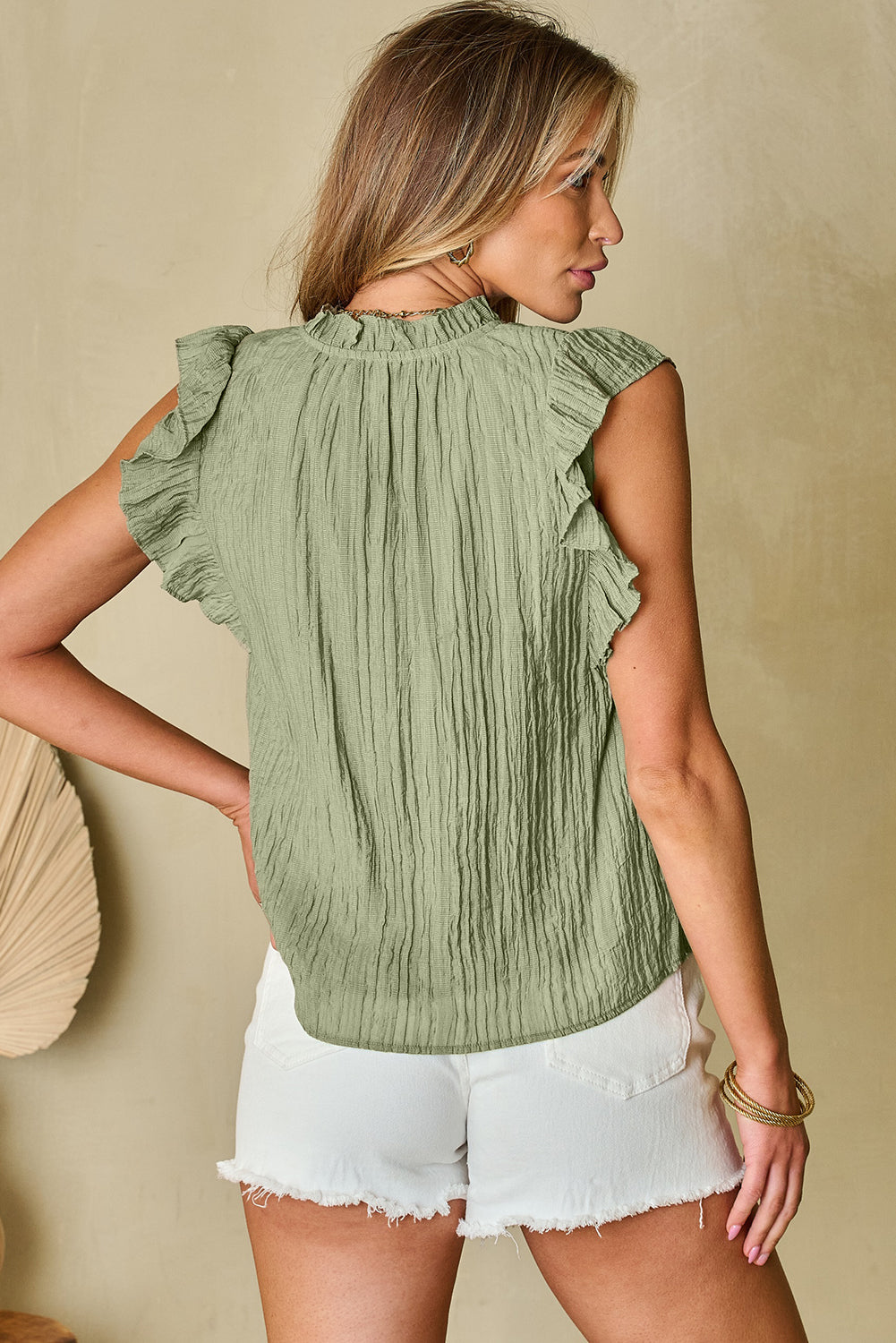 Blusa texturizada con mangas acampanadas y cuello en V en verde Meadow Mist