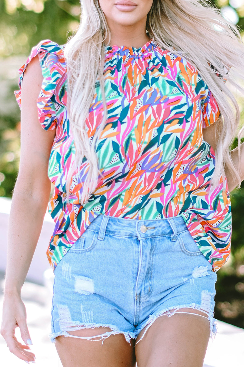 Blusa con mangas acampanadas y volantes con estampado floral rojo rosa