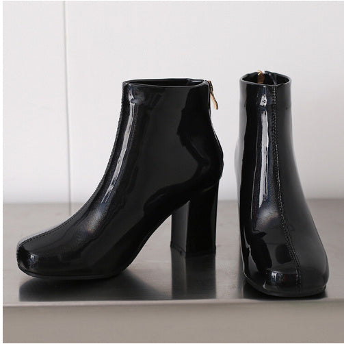 Bottines de couleur unie pour femmes en cuir verni à talons hauts à la mode