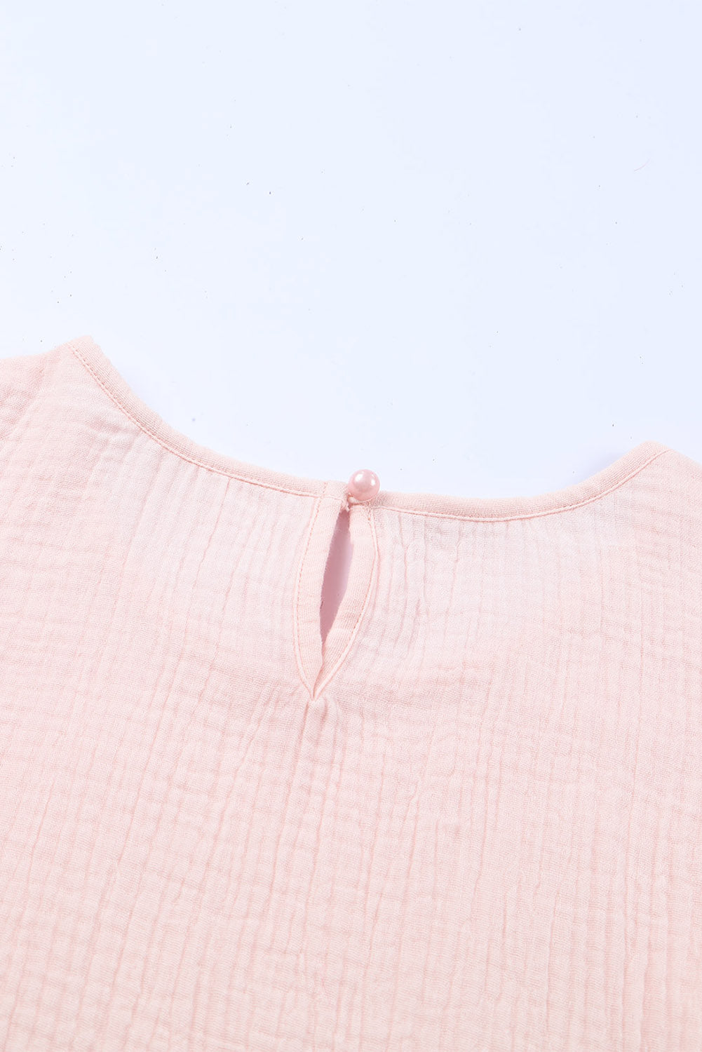 Blusa de manga corta con volantes escalonados y textura rosa