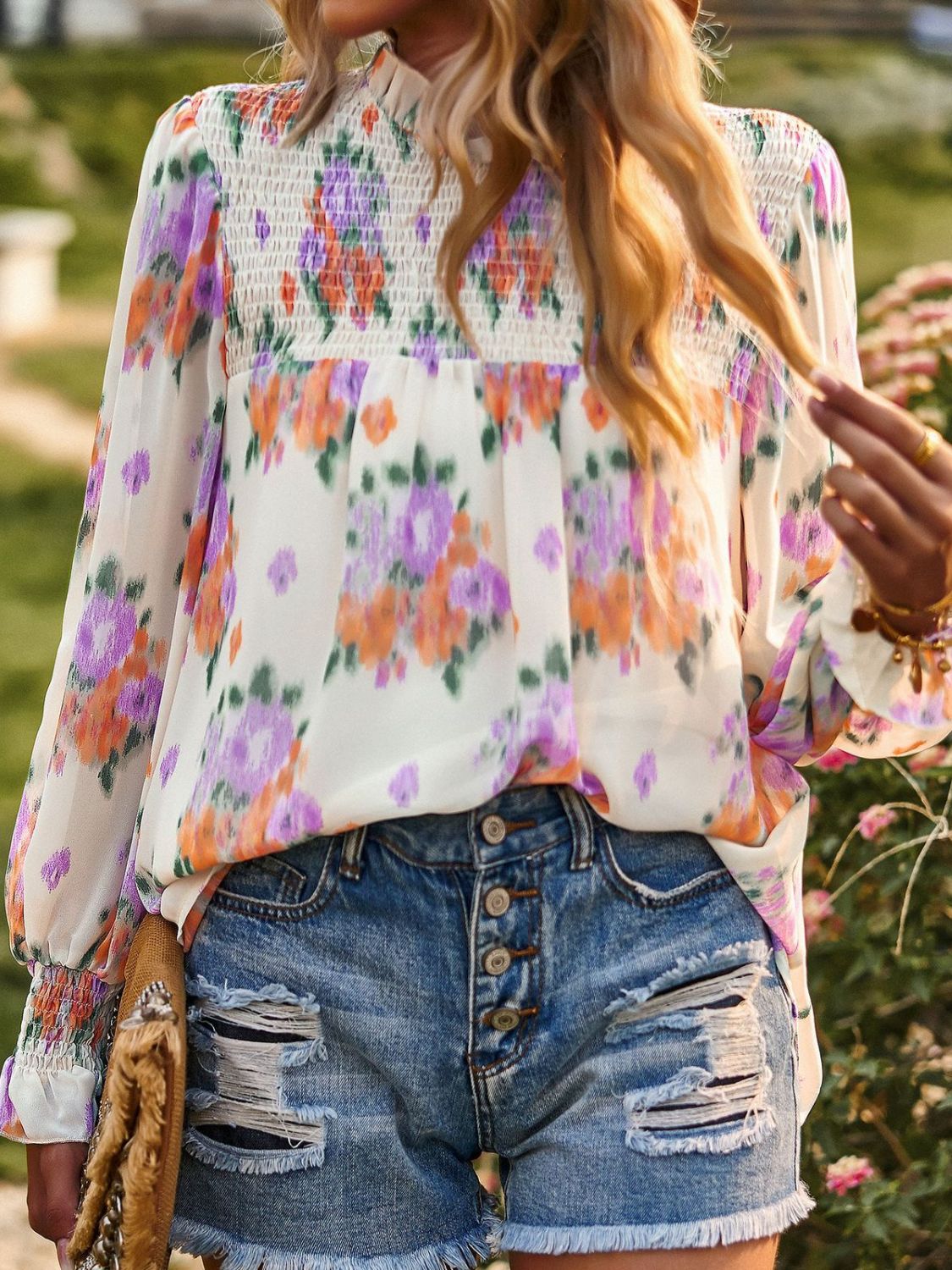 Blusa floral con mangas farol fruncidas