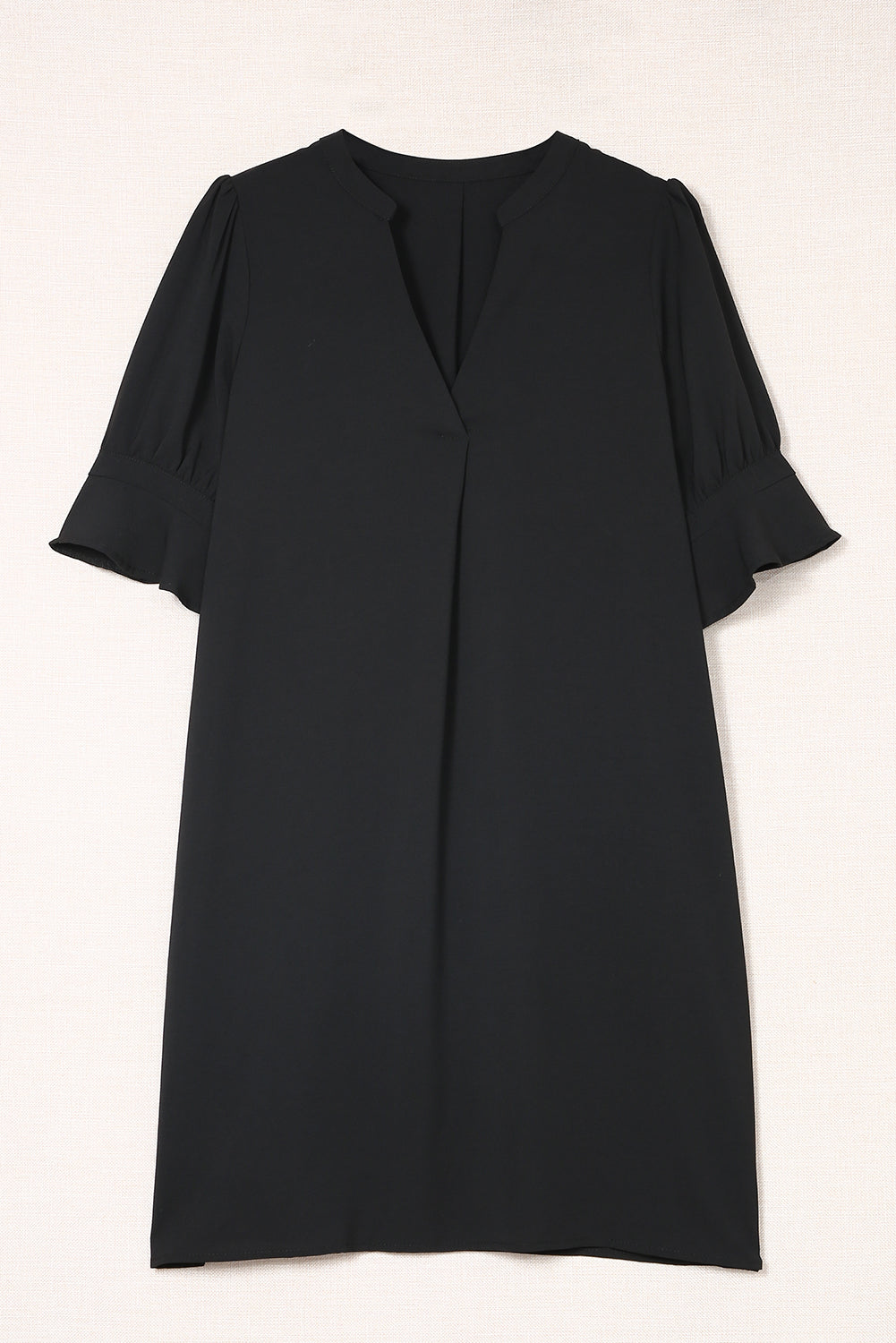 Robe droite noire à manches volantées