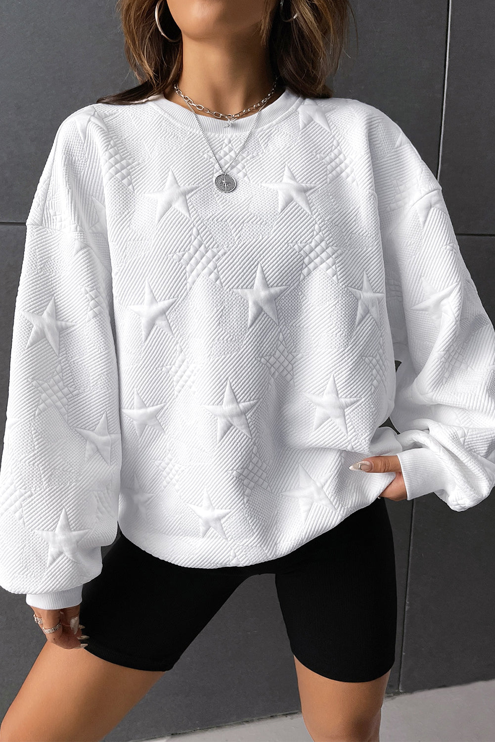 Sudadera con hombros caídos y textura en relieve de estrella blanca