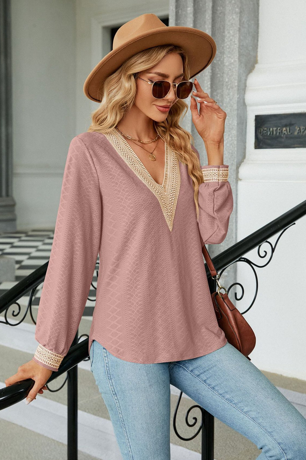 Blusa de manga larga con cuello en V