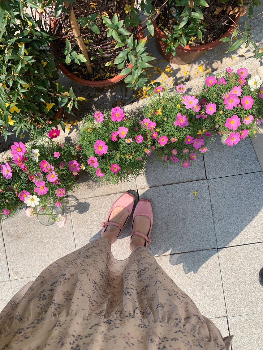 Vestido con cordones y manga larga floral con cuello en V