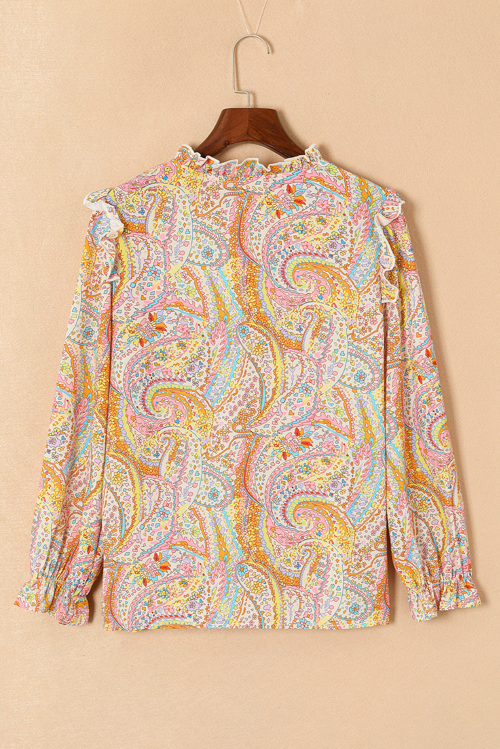 Camisa boho con ribete con volantes y estampado de paisley amarillo