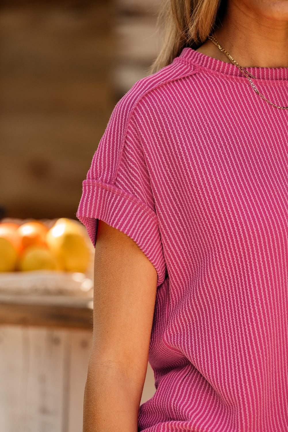 T-shirt en tricot texturé rouge rose à coutures apparentes