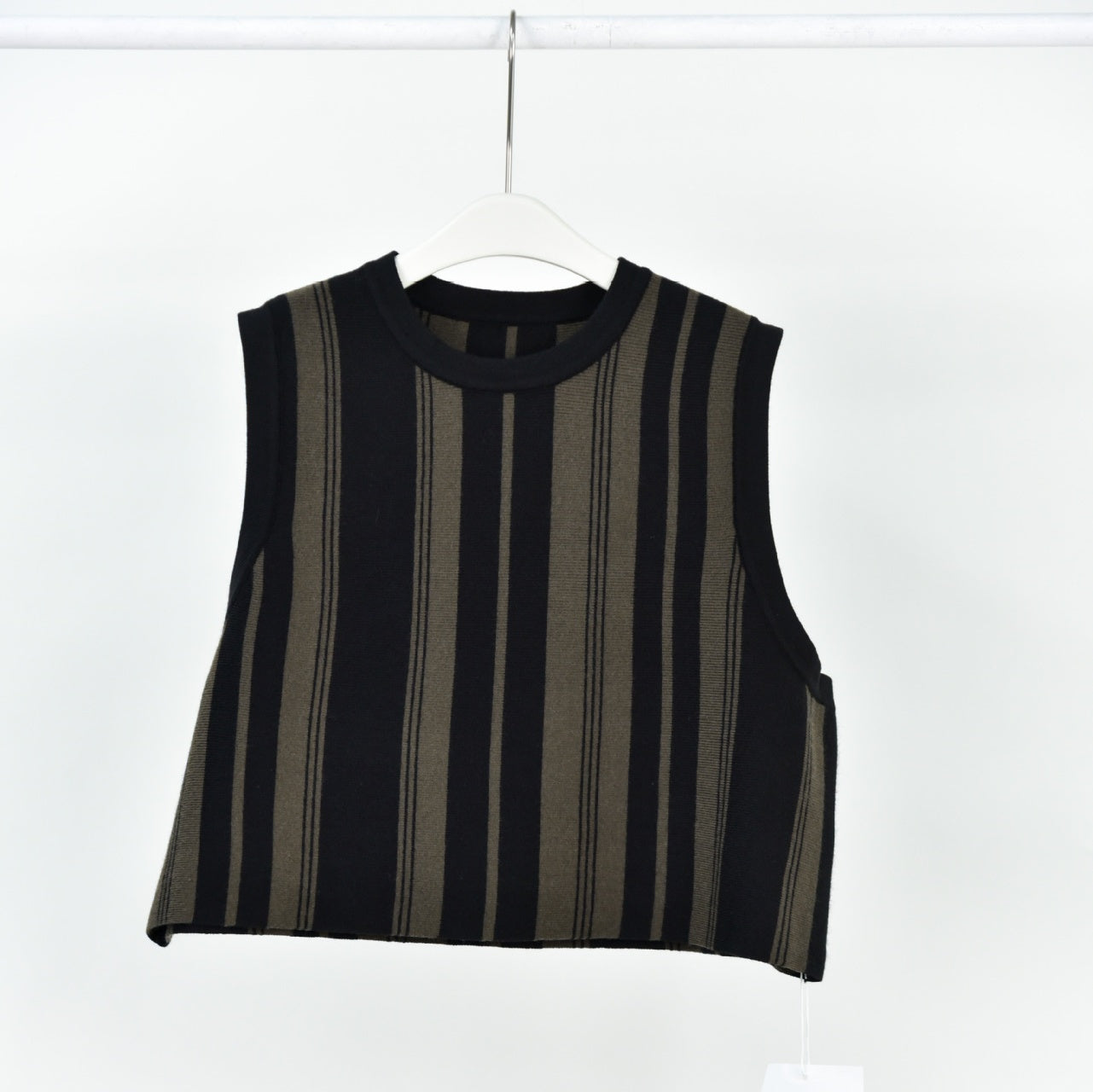 Women's Stitching Contrast Color Vertical Stripes Round Neck Knitted Vest