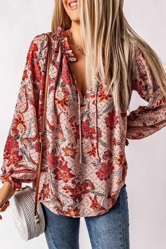 Blusa floral con mangas con volante y cuello anudado