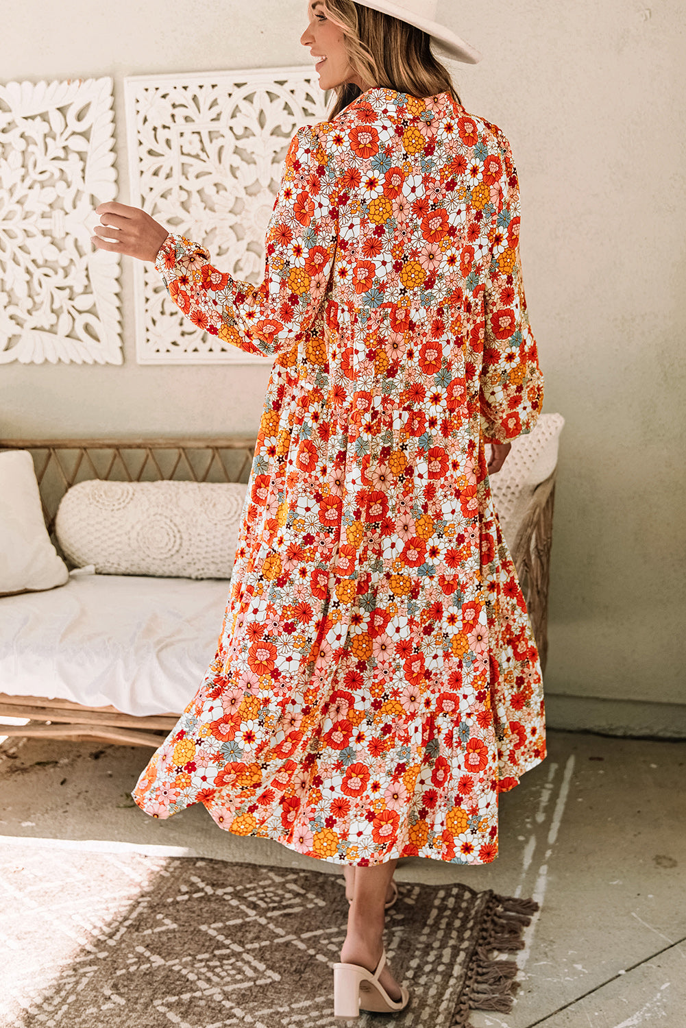 Vestido con volantes y manga larga con cuello floral bohemio multicolor