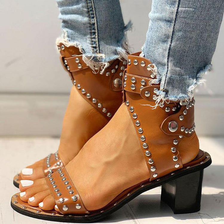 Sandales à talons épais avec boucle de ceinture et rivets tendance pour femmes