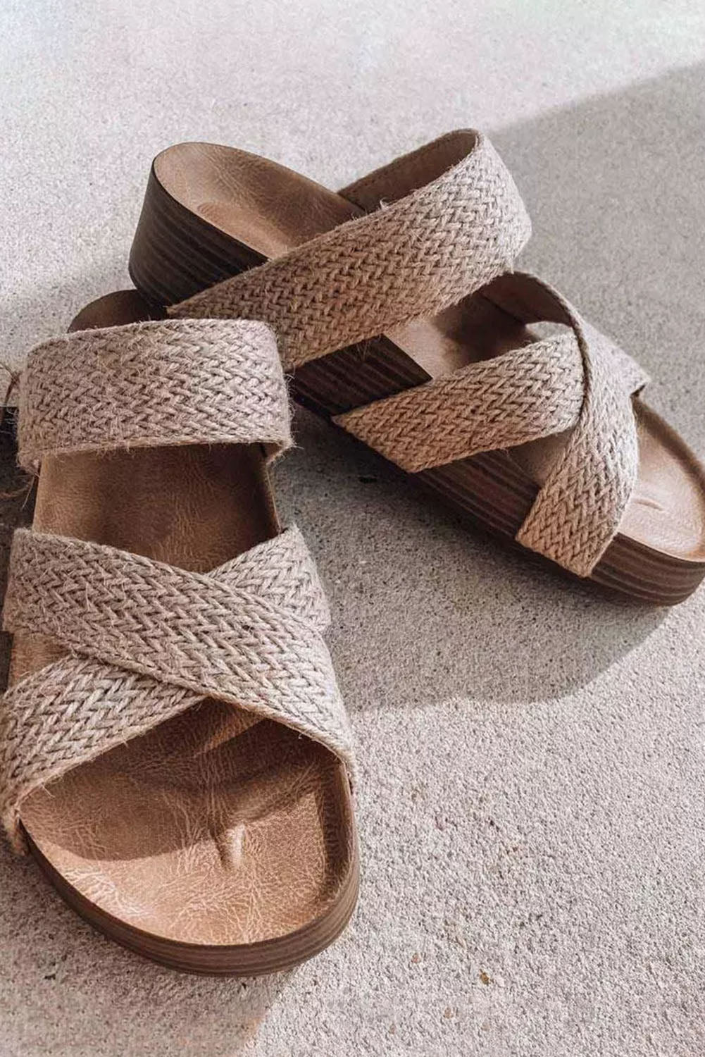 Pantuflas sin cordones ahuecadas cruzadas tejidas en beige