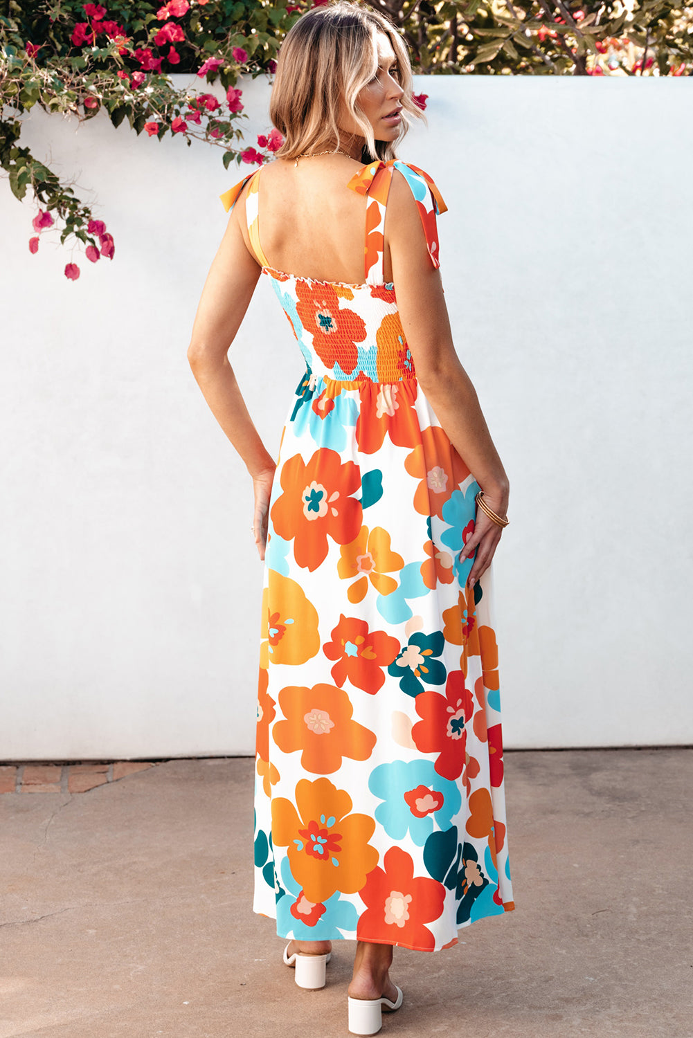 Vestido largo con tirantes florales y busto ahumado naranja