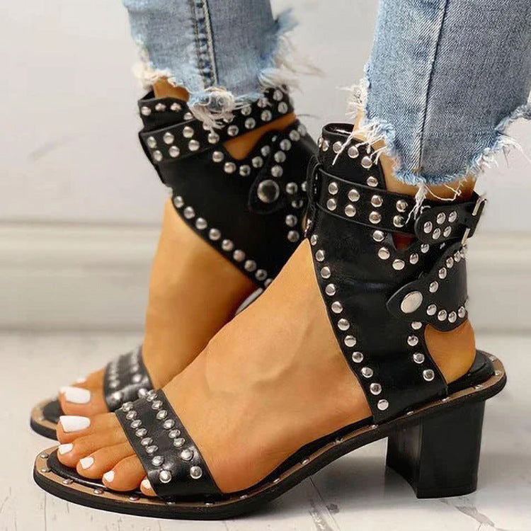 Sandales à talons épais avec boucle de ceinture et rivets tendance pour femmes