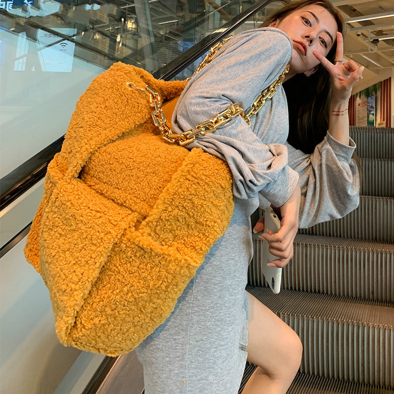 Women's Large-capacity Woven Plush Shoulder Bag