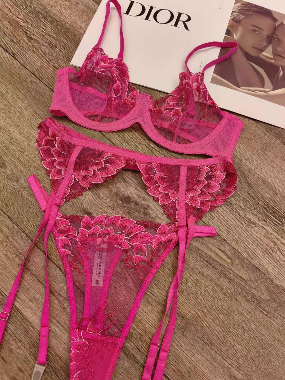 Ensemble de soutien-gorge trois pièces en dentelle anti-affaissement