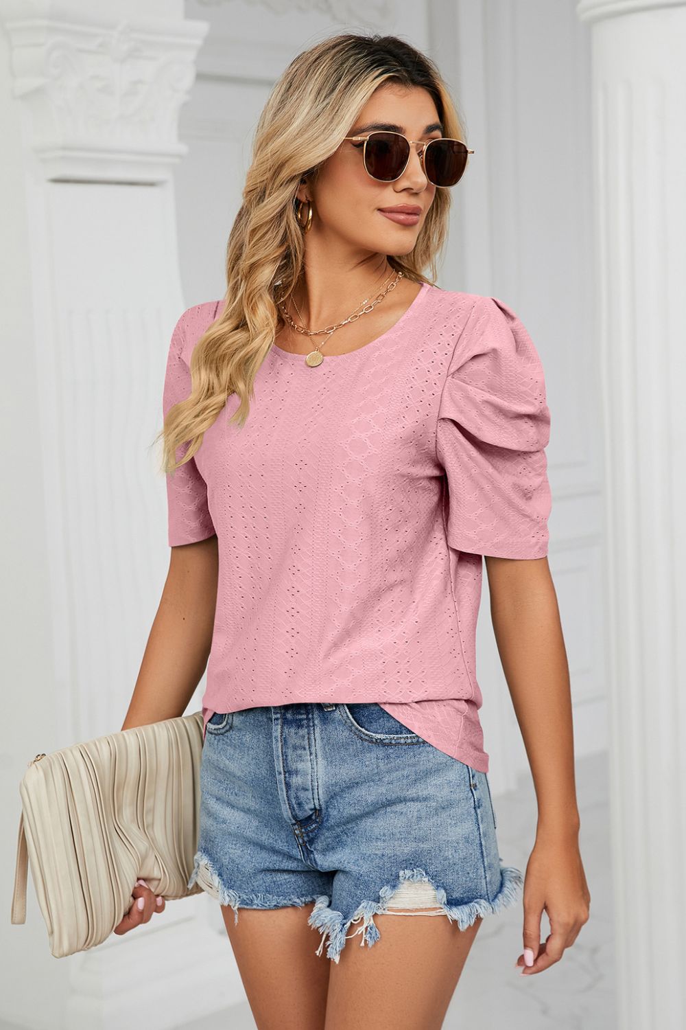 Blouse à col rond et manches bouffantes à œillets