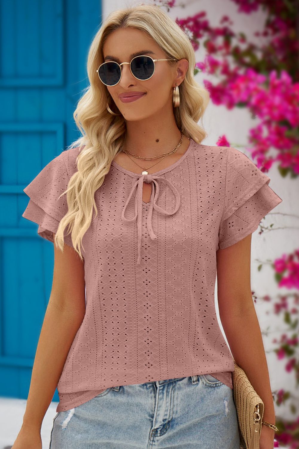 Blouse à manches flottantes et col noué à œillets