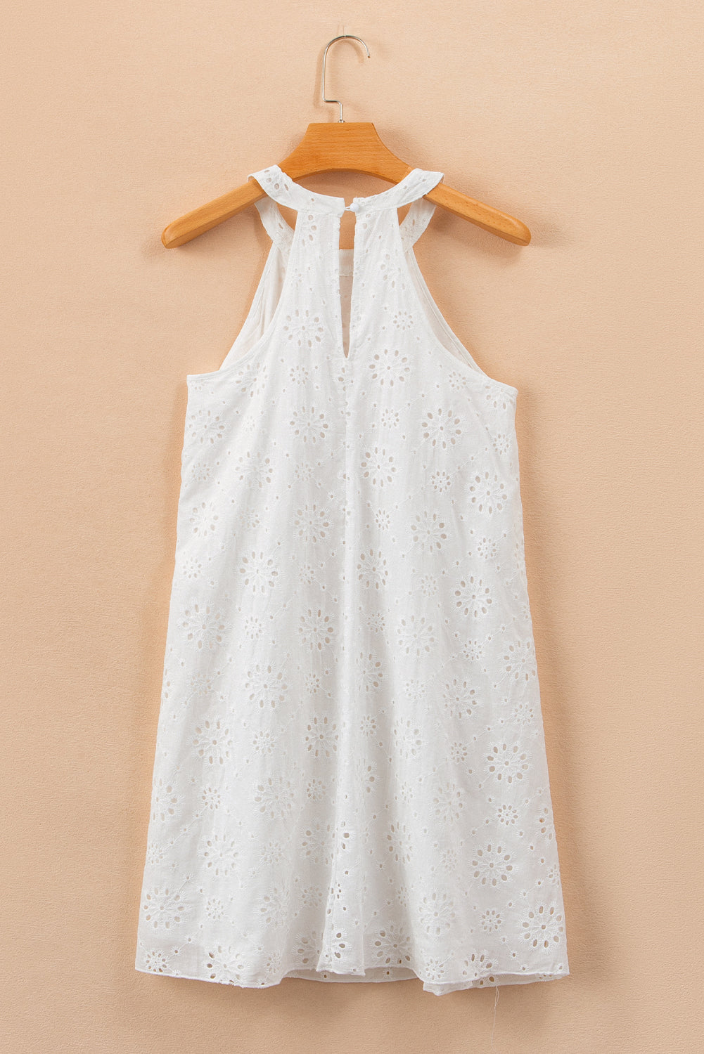 Vestido sin mangas con cuello halter y estampado de ojales boho blanco