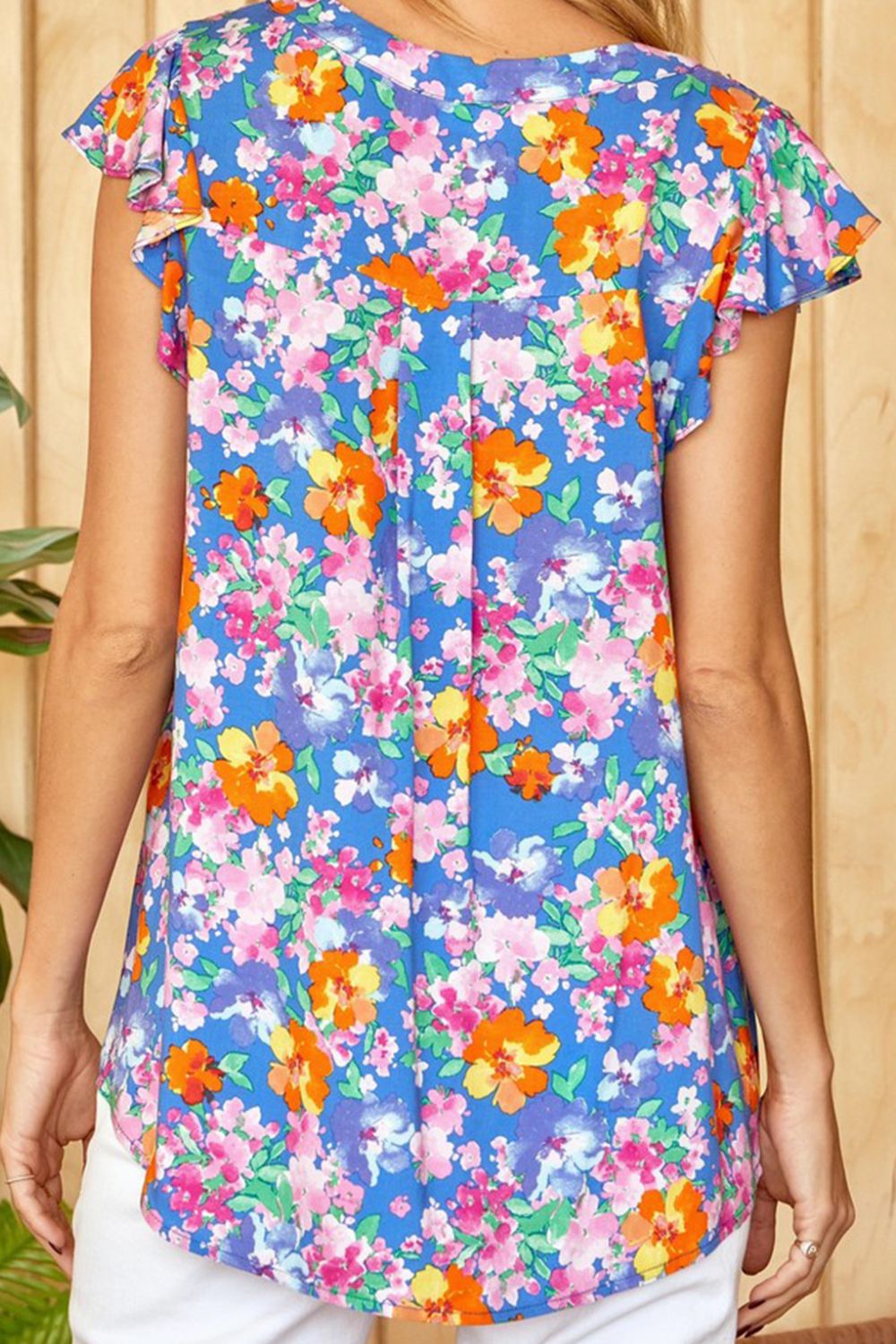 Blusa floral con cuello con muescas y mangas acampanadas