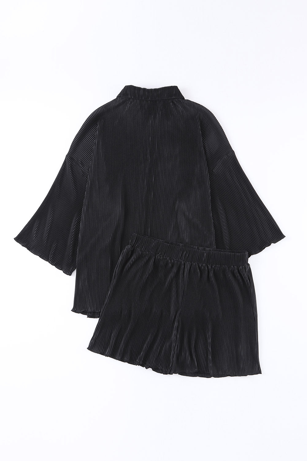 Ensemble chemise plissée noire à manches 3/4 et short taille haute