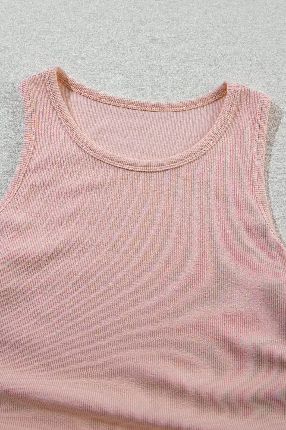 Camiseta sin mangas ajustada con lado fruncido liso rosa albaricoque