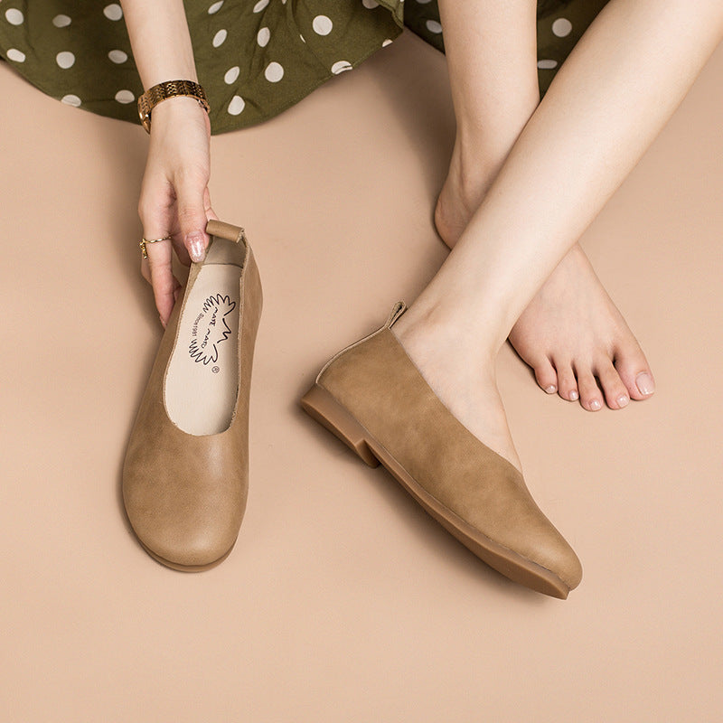 Chaussures plates à enfiler en cuir de vachette de couleur unie pour femmes