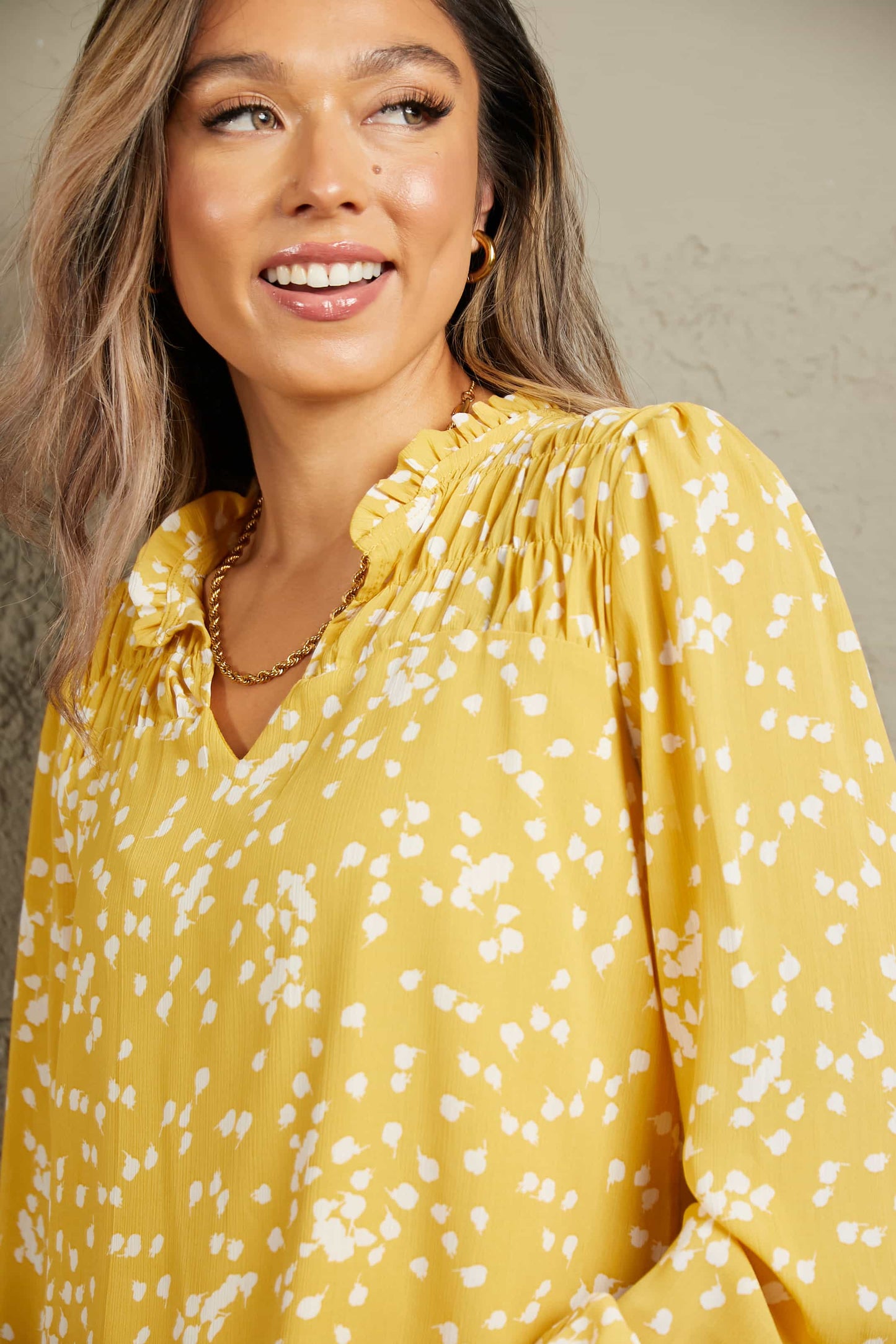 Blusa fruncida con cuello con muescas y estampado de Double Take