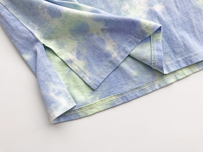 Washed and worn tie-dyed short sleeves