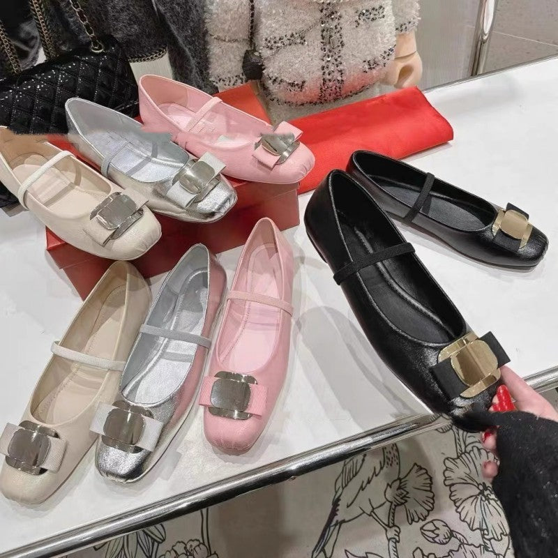 Ballerines de style français avec escarpins à semelle plate