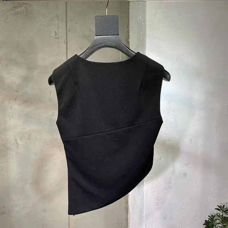 Asymmetrical pleated sleeveless short vest