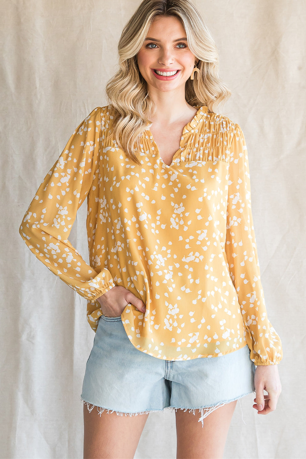 Blusa fruncida con cuello con muescas y estampado de Double Take