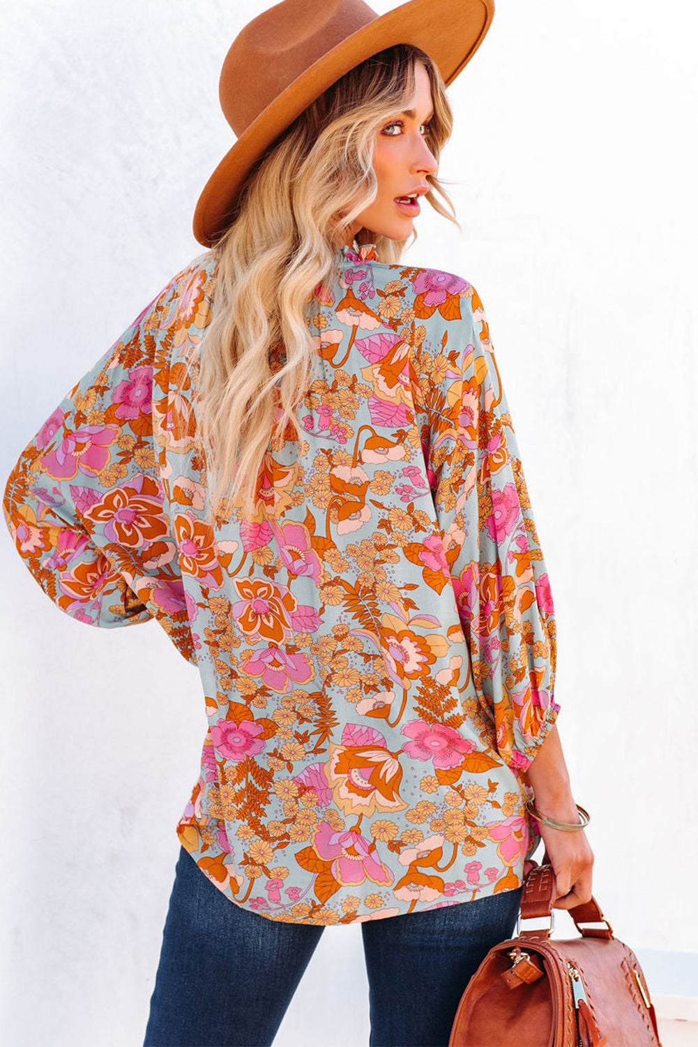 Blusa holgada con cuello en V y pliegues con estampado floral azul cielo