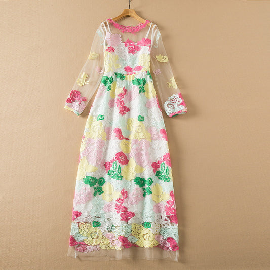 Robe florale à manches longues avec broderie exquise