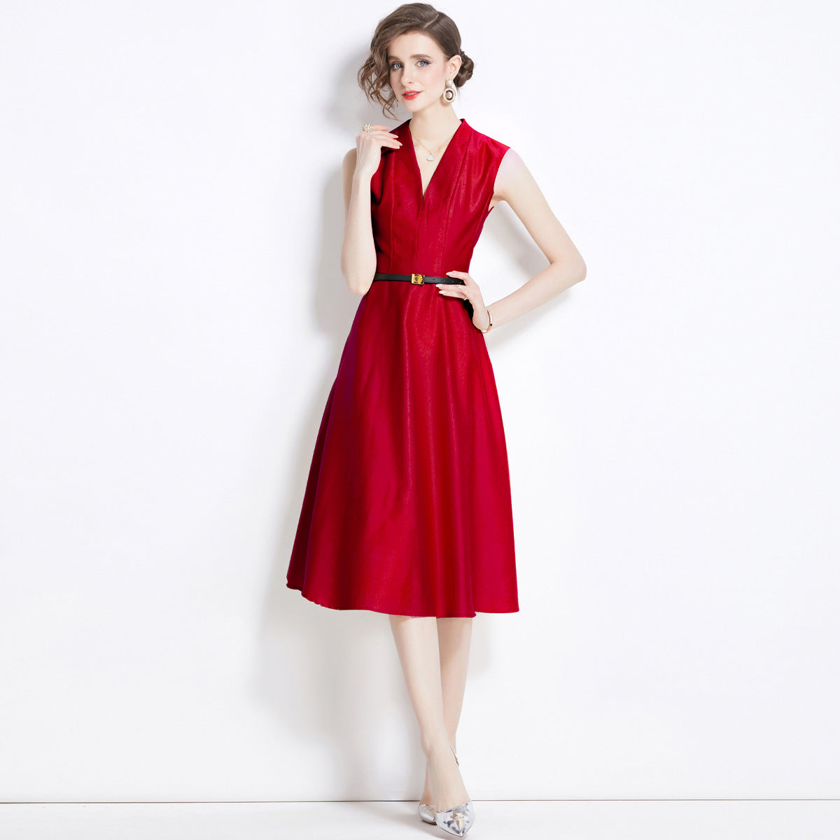 Robe sans manches rouge de style jeune femme adulte comme une femme