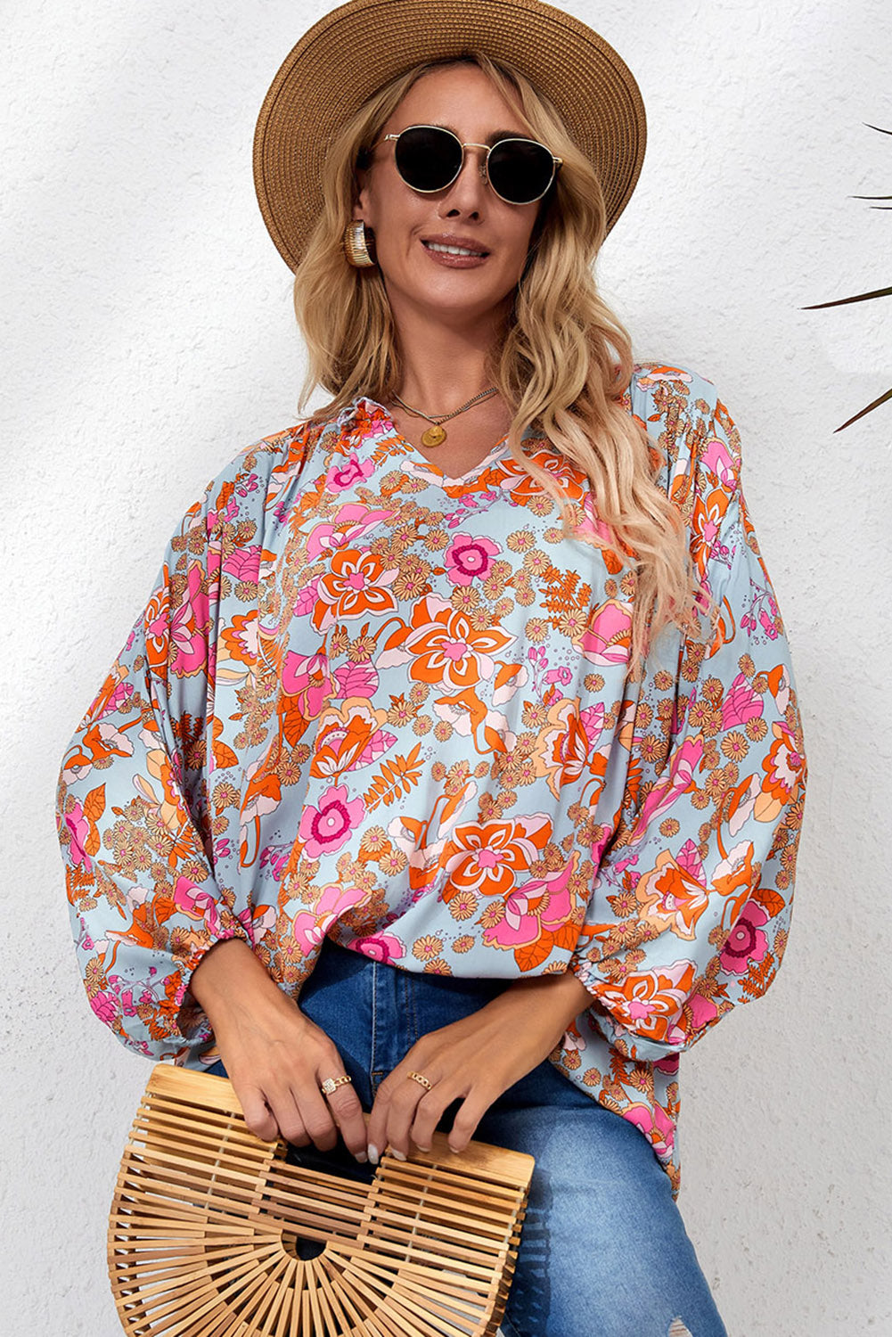 Blusa holgada con cuello en V y pliegues con estampado floral azul cielo