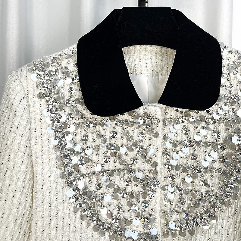 Manteau court Chanel blanc exquis avec strass pour femme