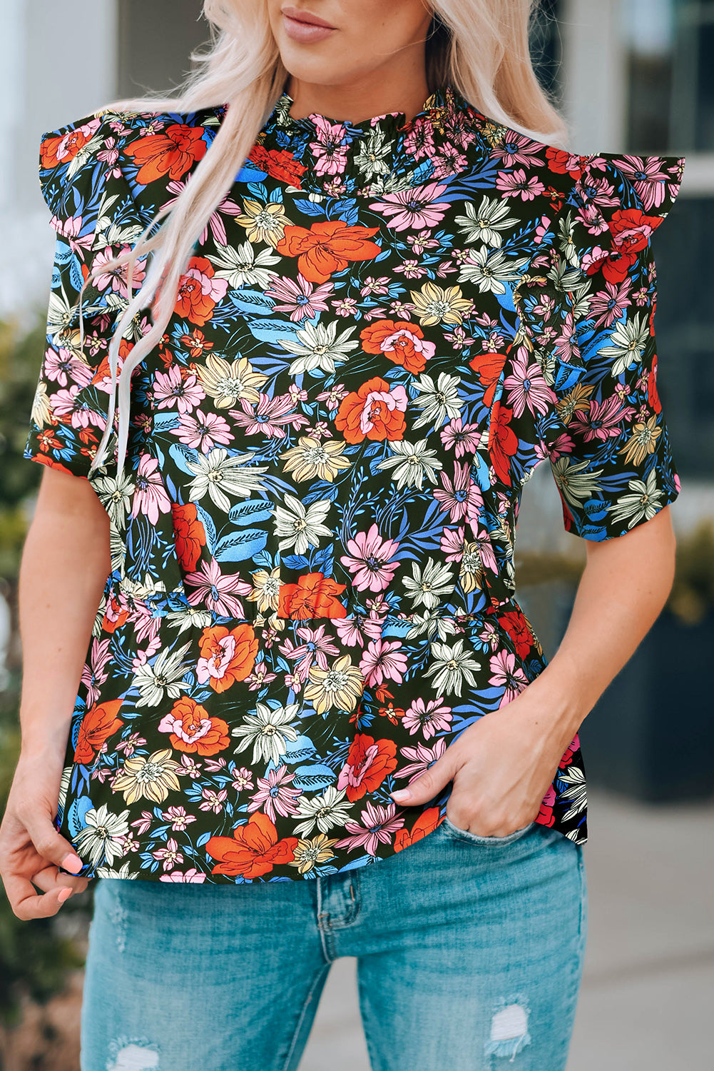 Blusa con cuello con volante y hombros descubiertos con estampado floral