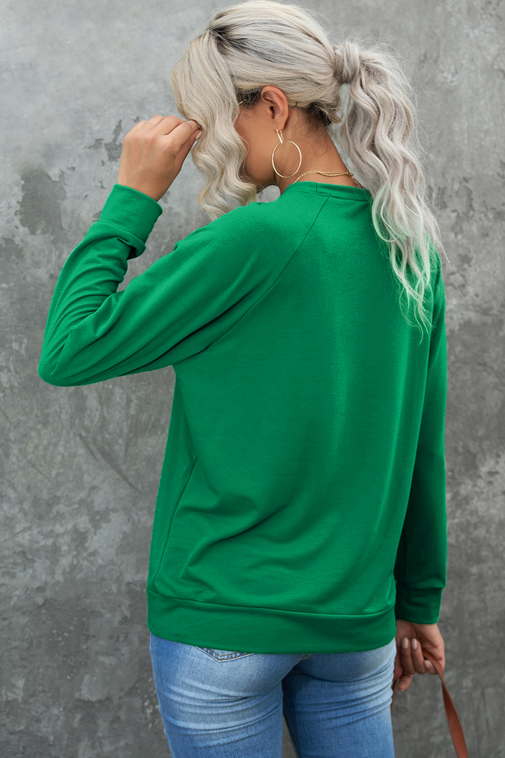 Sudadera con cuello redondo y manga raglán color verde liso