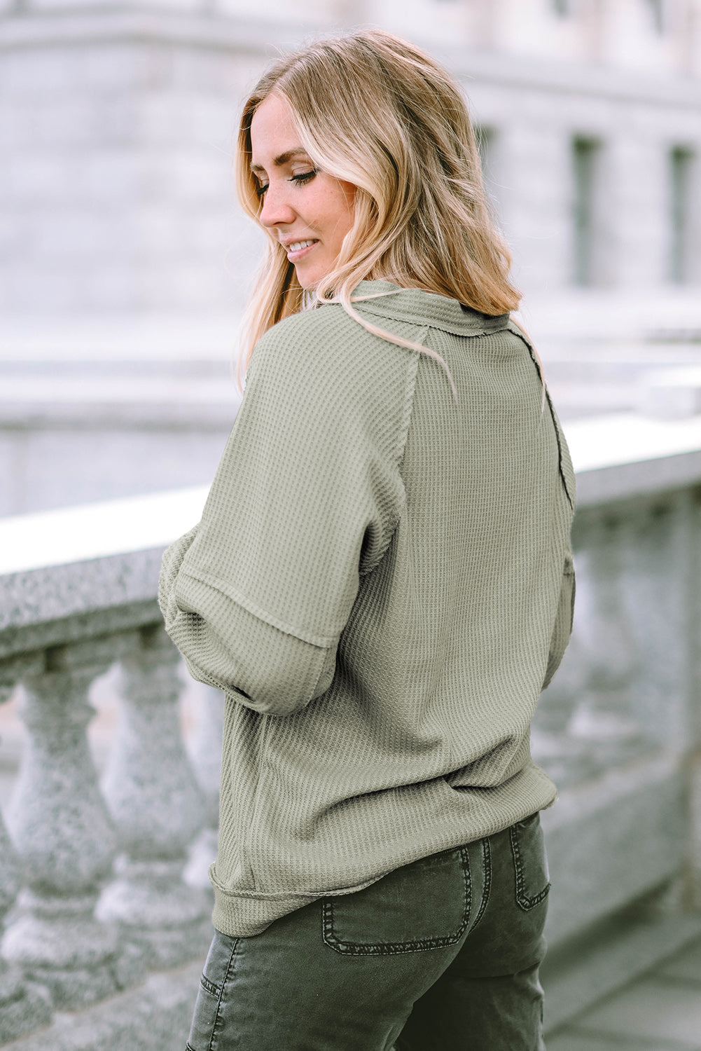 Chemise boutonnée en tricot gaufré à col en V