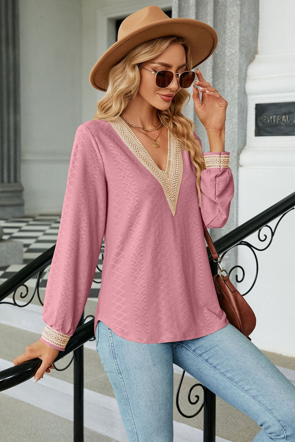 Blusa de manga larga con cuello en V