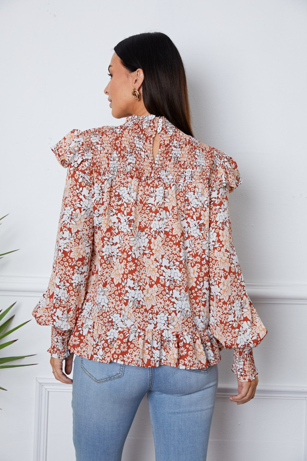 Blusa con volantes y mangas farol fruncidas con estampado floral