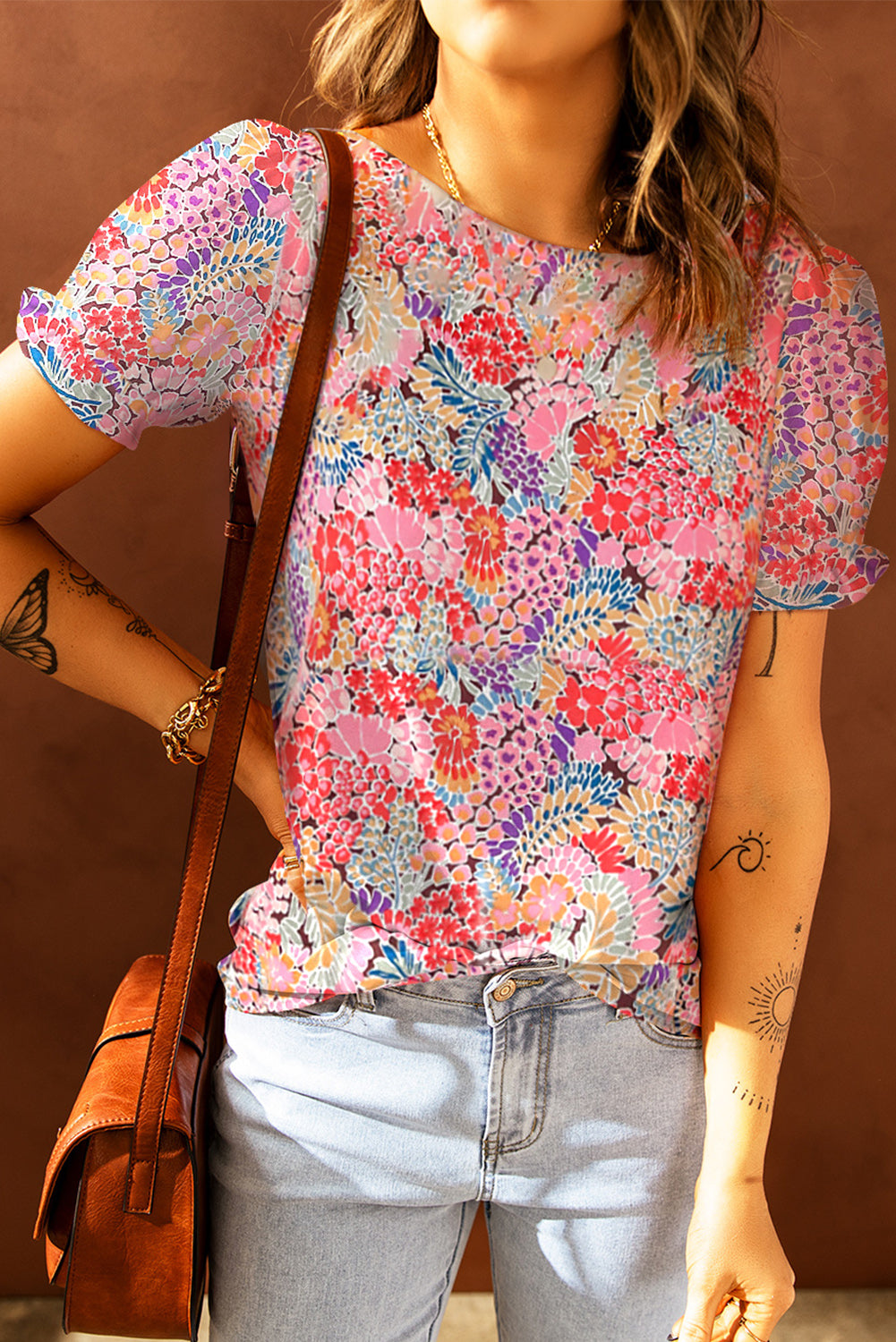 Blusa floral de manga corta con volante