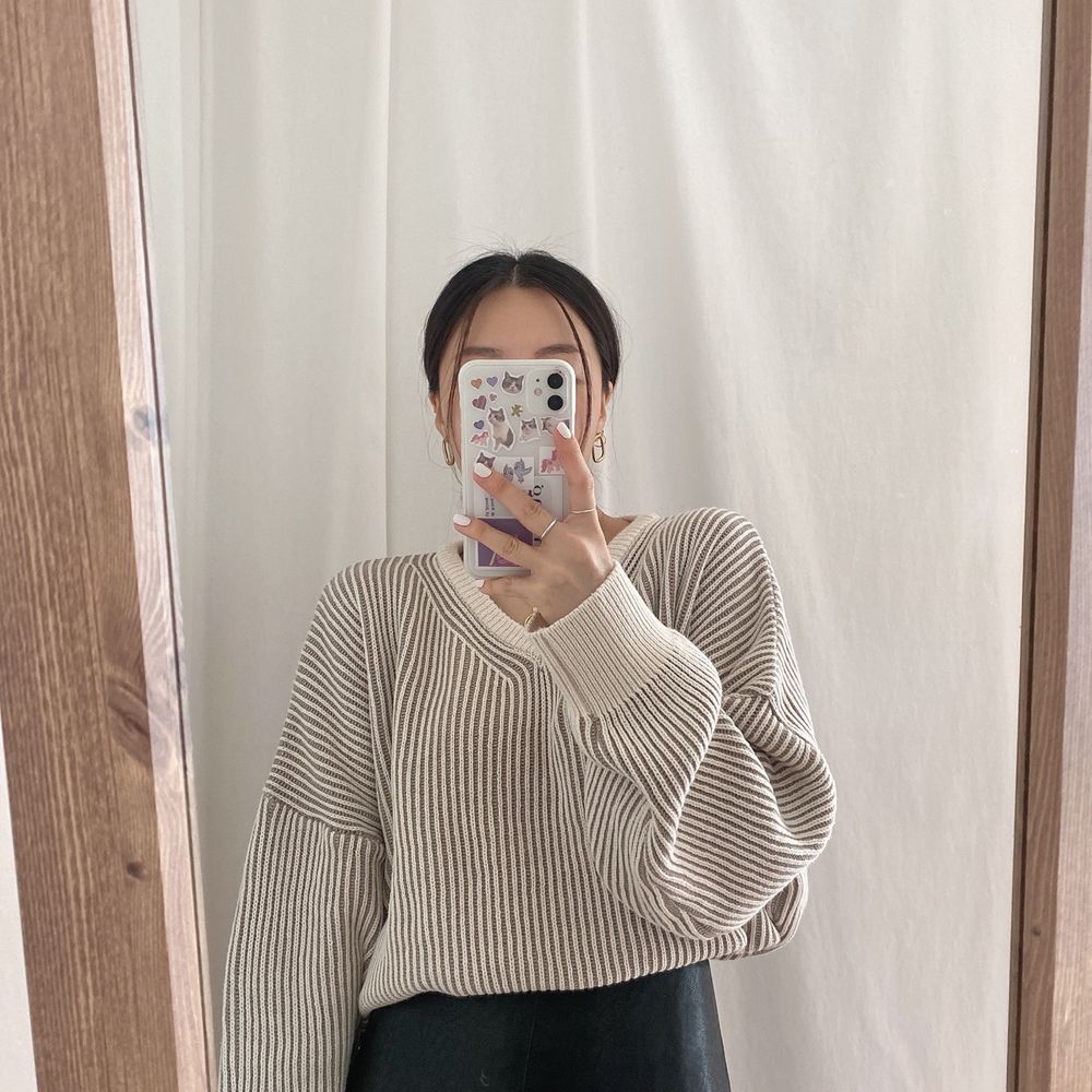 Temperament Loose Doll Sleeve V-Neck Striped Sweater